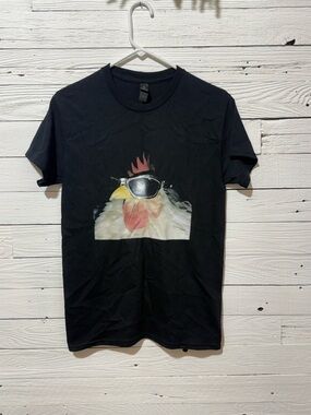 Gildan Black T‑Shirt with White Logo Tag